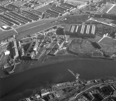 Vista aerea del cantiere navale di Southwick che mostra le navi in costruzione, inclusa Nicola, il primo SD14, Sunderland, 11 ottobre 1967 da Unbekannt Unbekannt